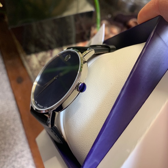 Authentic MOVADO MUSEUM 40 Stainless steel  leather watch - Picture 10 of 11